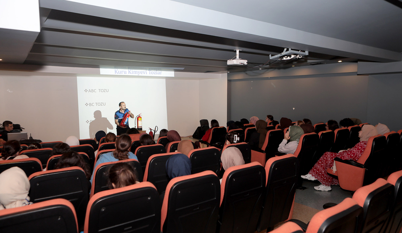 Büyükşehir gençlere ateşe müdahaleyi öğretti