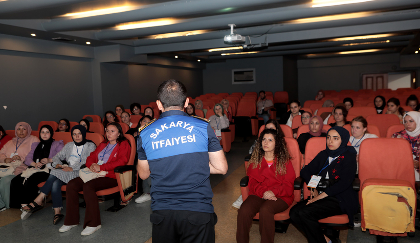Büyükşehir gençlere ateşe müdahaleyi öğretti
