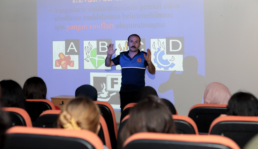 Büyükşehir gençlere ateşe müdahaleyi öğretti