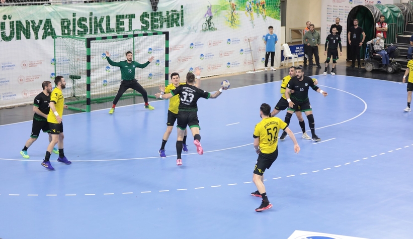 Büyükşehir hentbol final serisinin ilk maçında mağlup