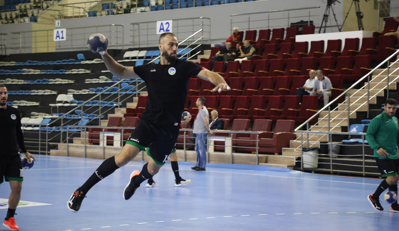 Büyükşehir Hentbol galibiyetle başladı