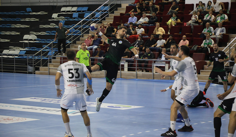 Büyükşehir Hentbol galibiyetle başladı