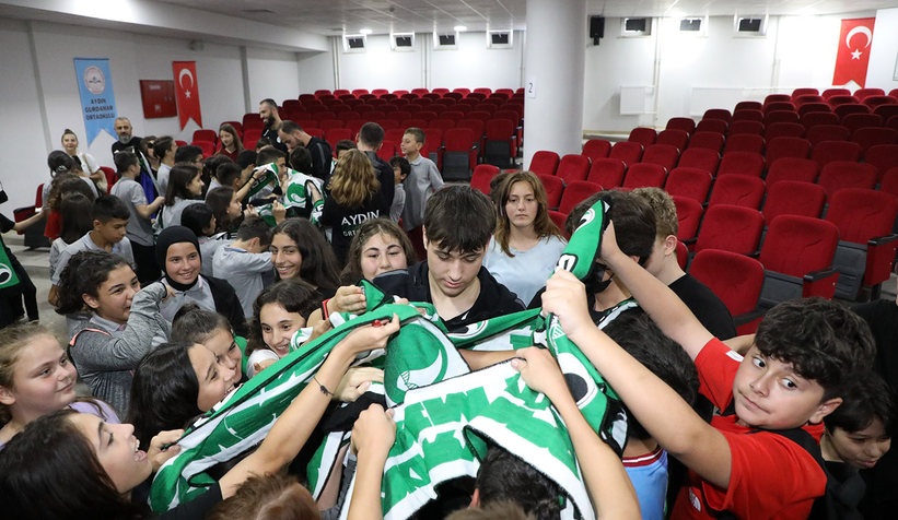 Büyükşehir hentbol takımına coşkulu karşılama