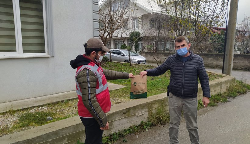 Büyükşehir'in 'Her Eve Maske' dağıtımı sürüyor