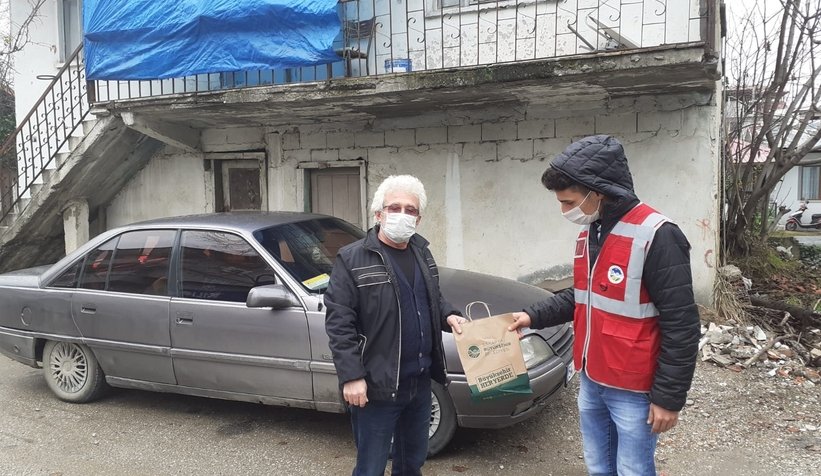 Büyükşehir'in 'Her Eve Maske' dağıtımı sürüyor