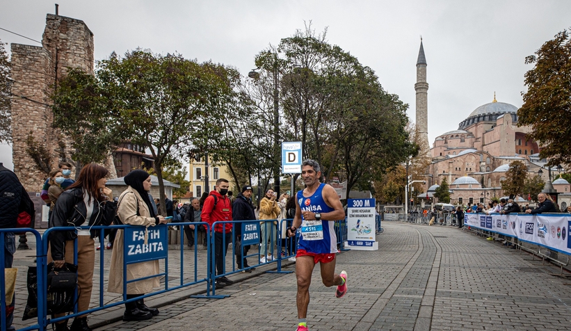 buyuksehir-in-sporcusu-istanbul-maratonu-nda-ipi-gogusledizwtyzelpy0