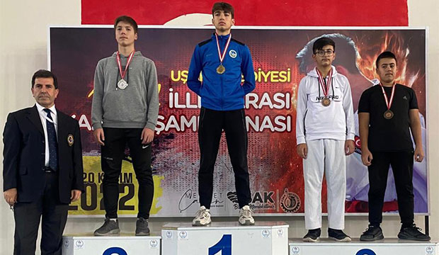 Büyükşehir karate sporcuları madalyaları topladı