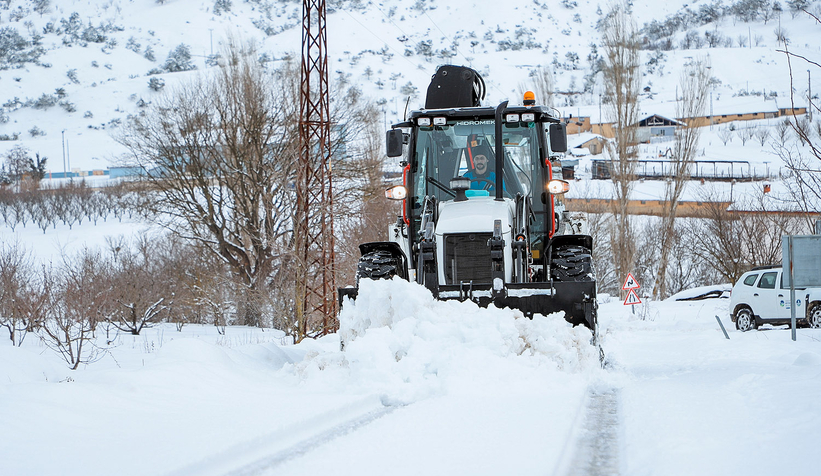 41 mahalle yolu ulaşıma açıldı