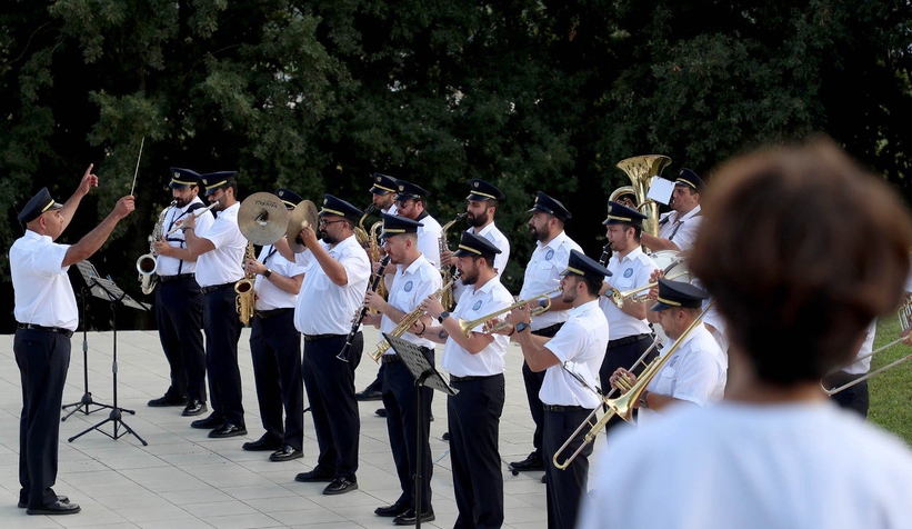buyuksehir-kent-orkestrasi-ndan-yenikent-te-konsermgxlv3nevx