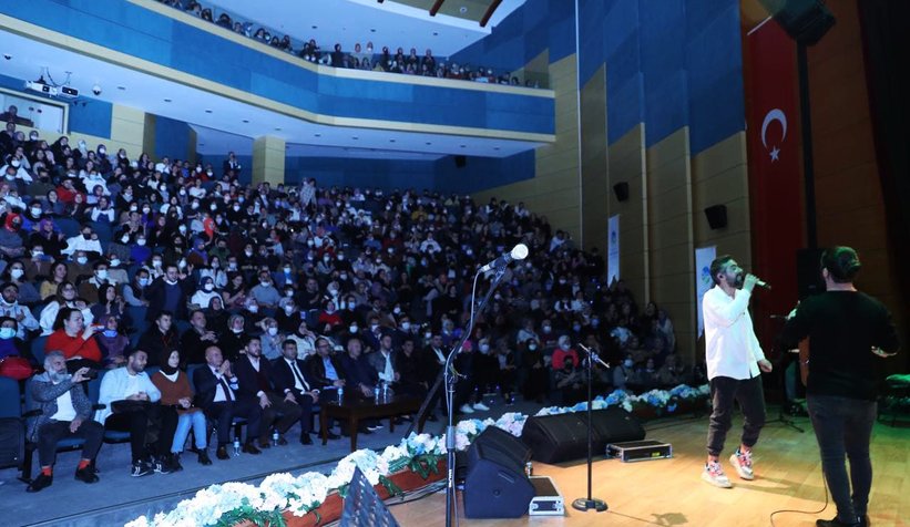 Büyükşehir konserinde Resul Dindar’la Karadeniz rüzgarı