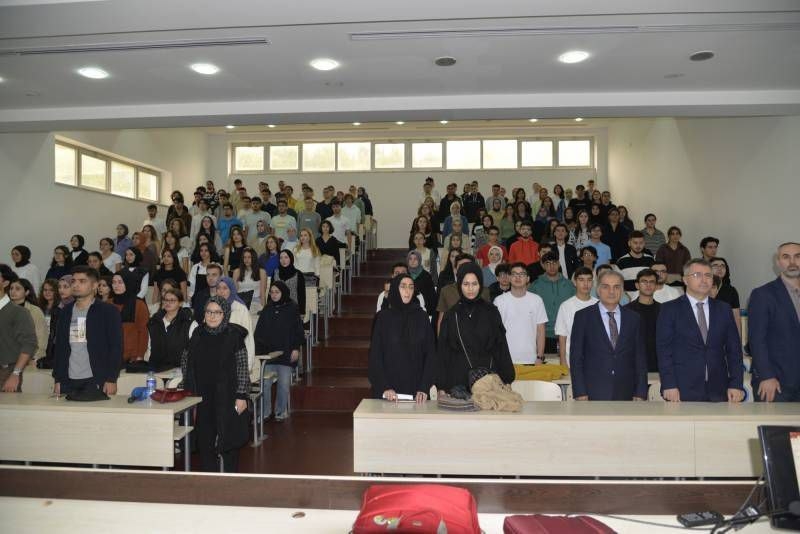 Büyükşehir öğrencileri yalnız bırakmıyor