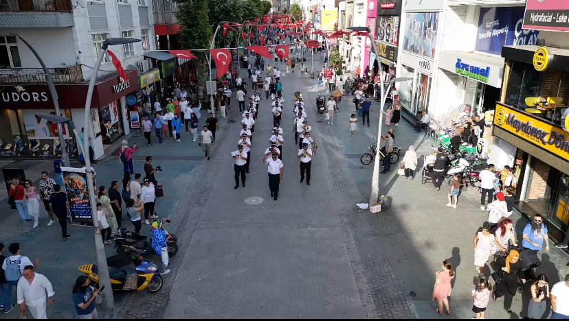buyuksehir-orkestrasi-cark-ta-muzik-ziyafeti-sunduzet3d3lbzk