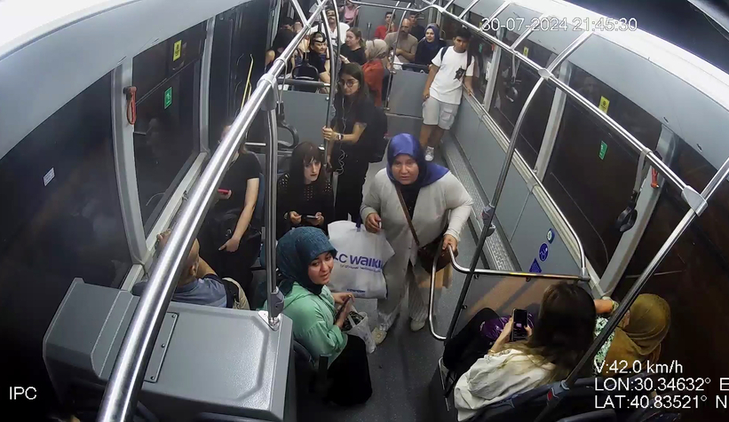 Büyükşehir otobüsünde hayat kurtaran seferberlik kamerada