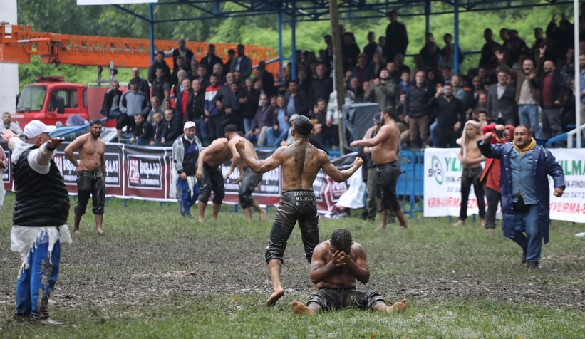 Büyükşehir pehlivanlarından madalya yağmuru