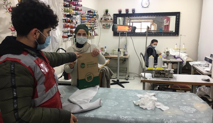 Büyükşehir salgınla mücadelede vatandaşların yanında