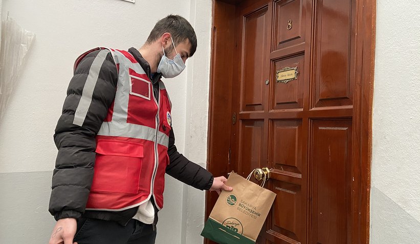 Büyükşehir salgınla mücadelede vatandaşların yanında