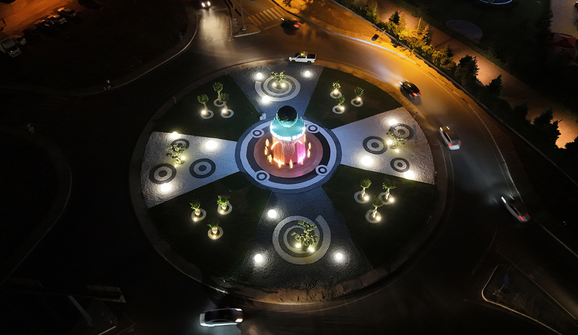 Büyükşehir Sapanca’nın zarafetini misafirlerin giriş kapısına işledi