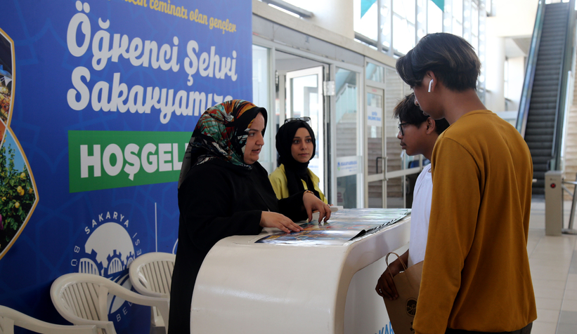 Büyükşehir şehre gelen üniversite öğrencilerini karşıladı