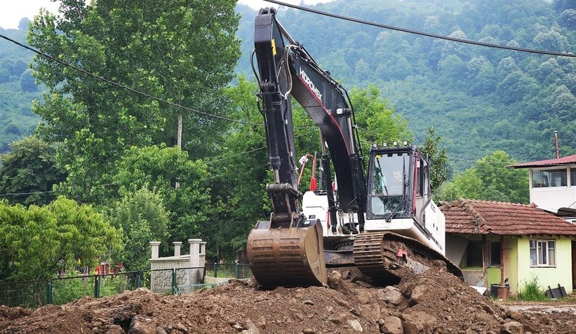 Büyükşehir sel bölgesinde yaraları sarıyor