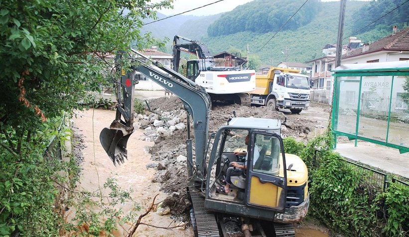 Büyükşehir sel bölgesinde yaraları sarıyor