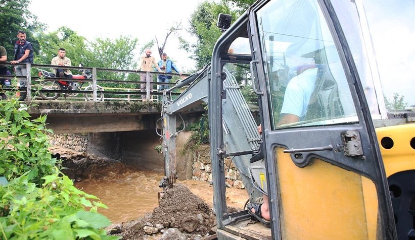 Büyükşehir sel bölgesinde yaraları sarıyor