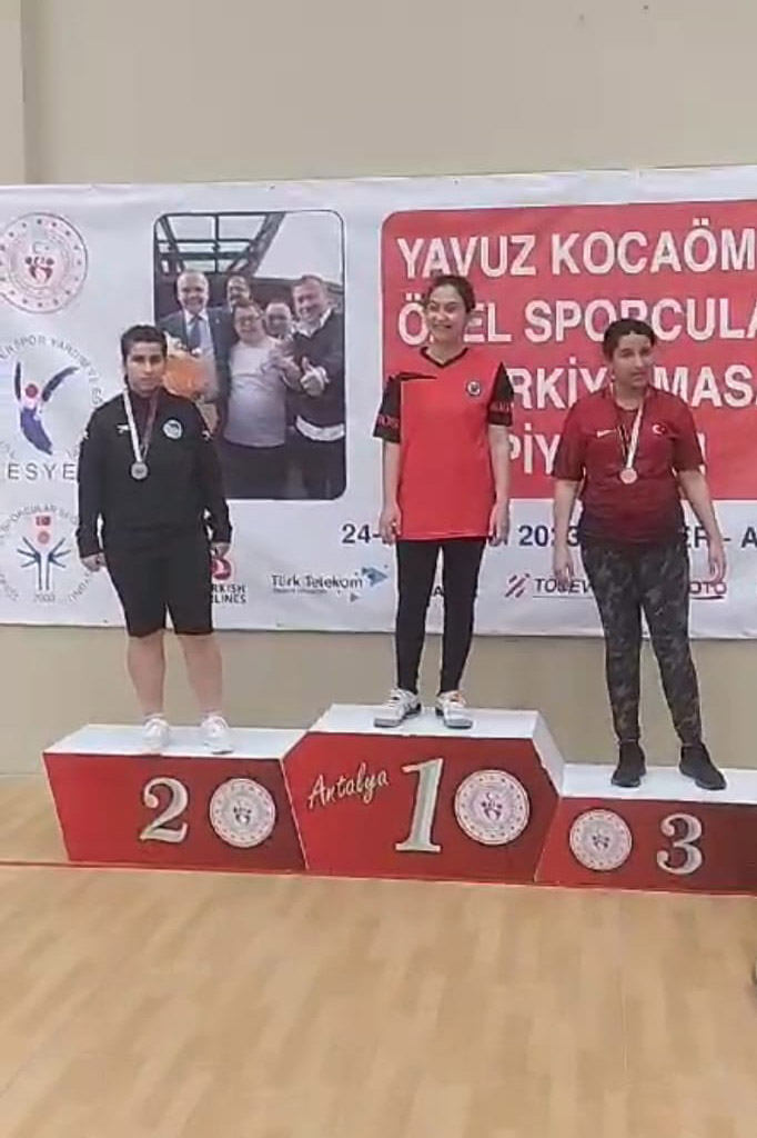 Büyükşehir sporcularından özel derece