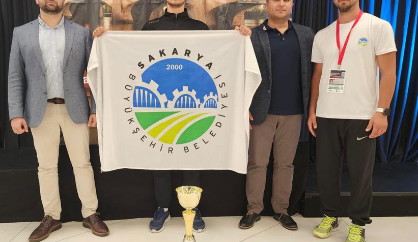 Büyükşehir sporcusu altın madalyanın sahibi oldu