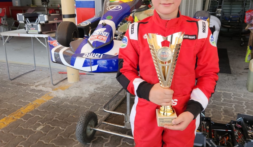 Büyükşehir sporcusu Dubai’den kupa ile döndü