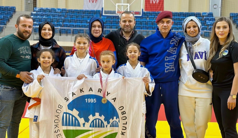Büyükşehir sporcusu minderden şampiyon ayrıldı