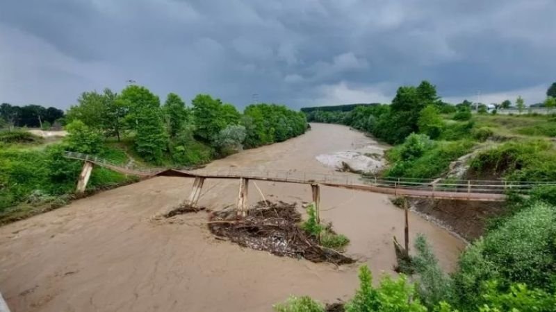 Büyükşehirde sel alarmı verildi