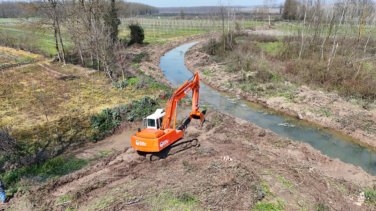 Büyükşehirden 16 ilçede kapsamlı drenaj ve kanal temizliği