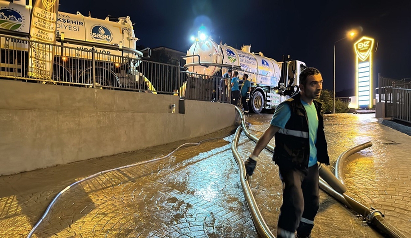 Büyükşehirden 182 personelle yağış mesaisi