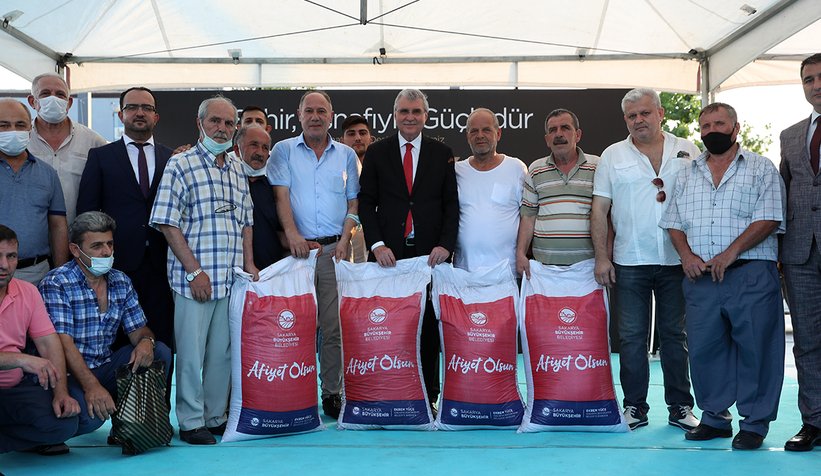 Büyükşehir’den 2042 esnafa 40 ton çay hibe