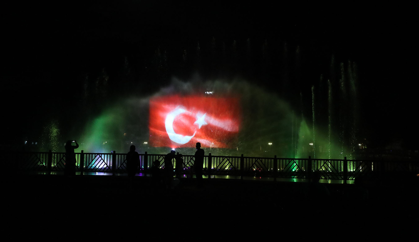 buyuksehirden-hologramli-turk-bayragi-gosterisiegg1zs9zcg