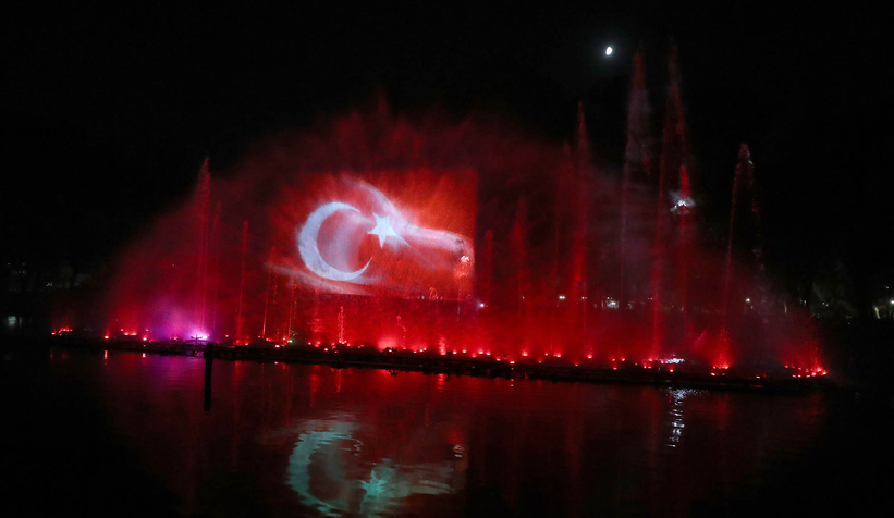 buyuksehirden-hologramli-turk-bayragi-gosterisiegg1zs9zcg