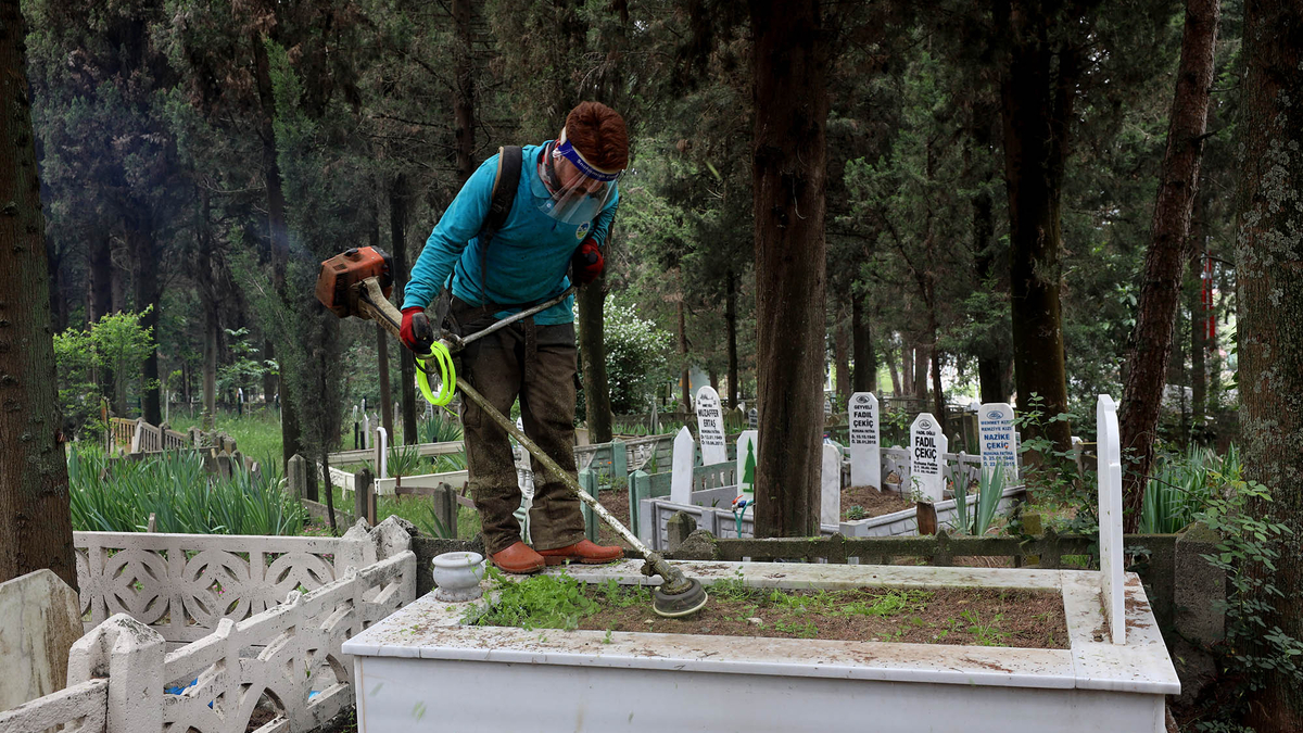 Büyükşehir’den mezarlıklarda bayram hazırlığı