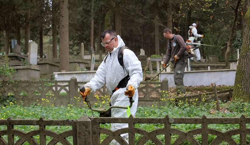 Büyükşehirden mezarlıklarda bayram hazırlığı