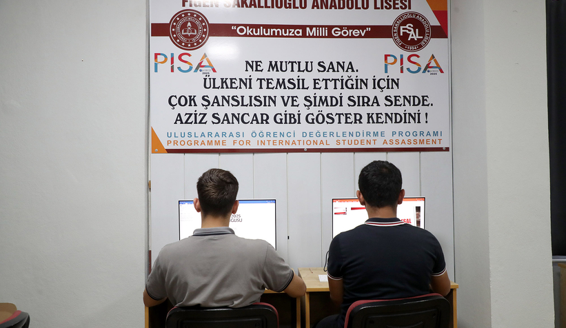 buyuksehirden-sakallioglu-anadolu-lisesine-bilgisayar-destegirfr1d2zyew