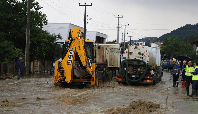 Büyükşehirden taşkınlara anında müdahale