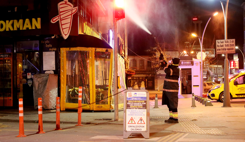 Büyükşehir’den trafik ışıklarında temizlik mesaisi