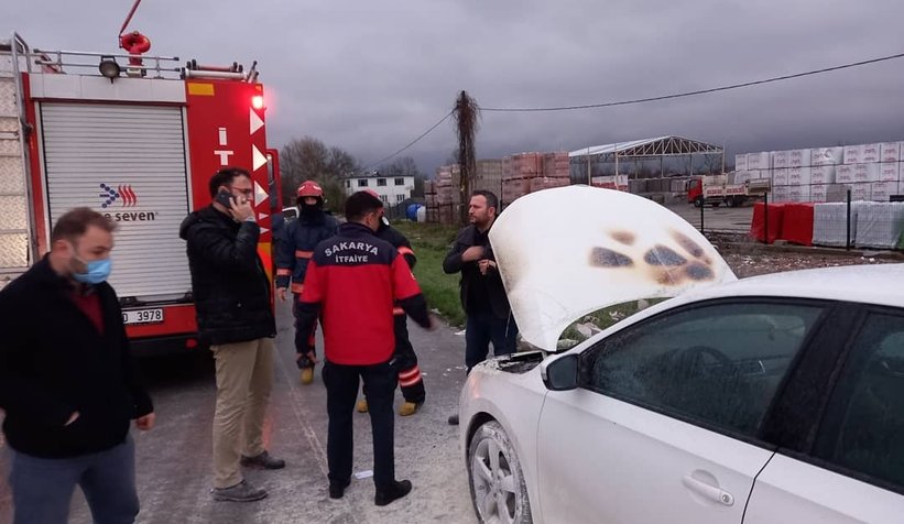 Büyükşehire ait otomobil seyir halinde alev aldı