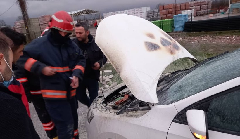 Büyükşehire ait otomobil seyir halinde alev aldı