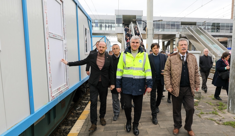 Büyükşehirin 40 konteyneri daha deprem bölgesine gönderildi