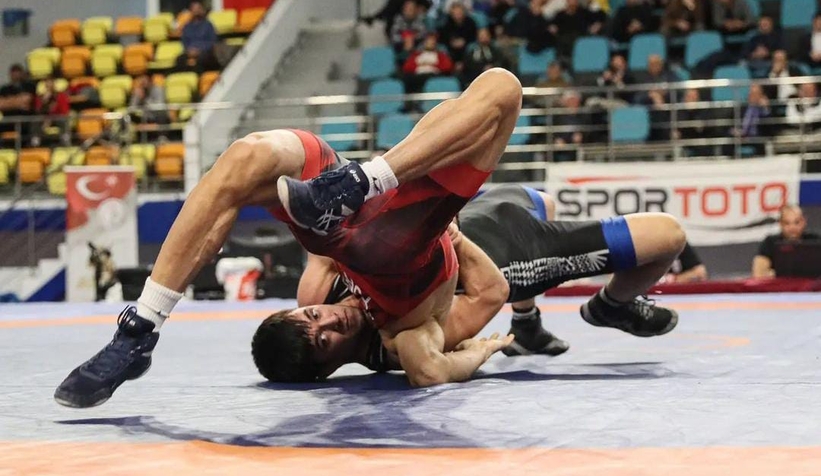 Büyükşehir’in güreşçileri Ankara’da mindere çıktı