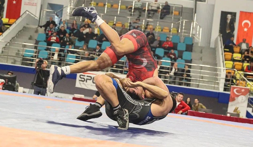 Büyükşehir’in güreşçileri Ankara’da mindere çıktı