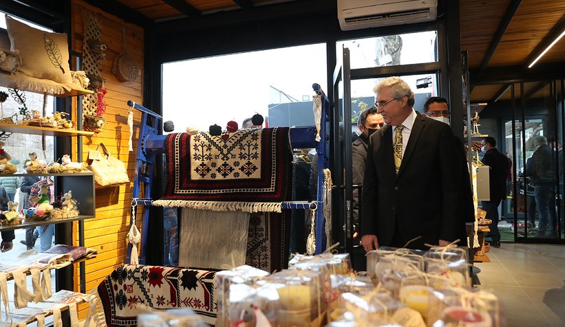 Büyükşehir’in Hanımeli Pazarı hizmete açıldı