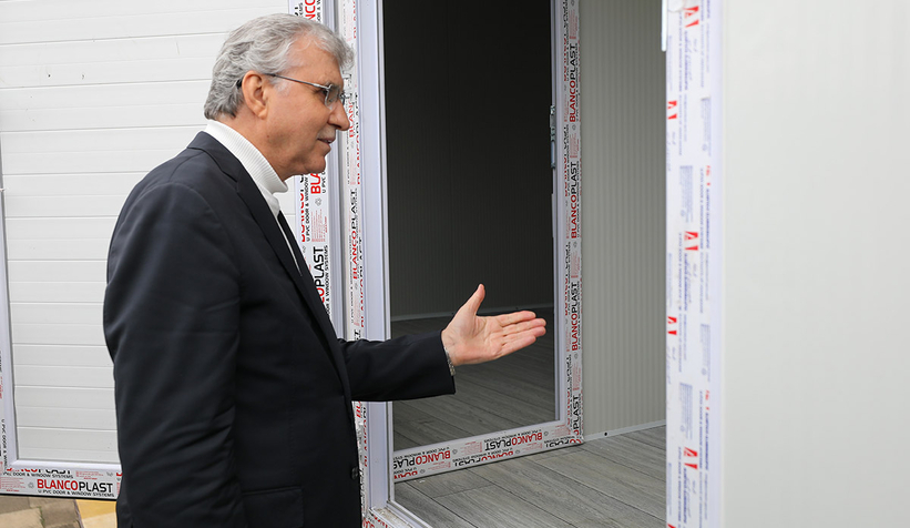 Büyükşehirin hazırladığı 250 konteyner deprem bölgesine gönderildi