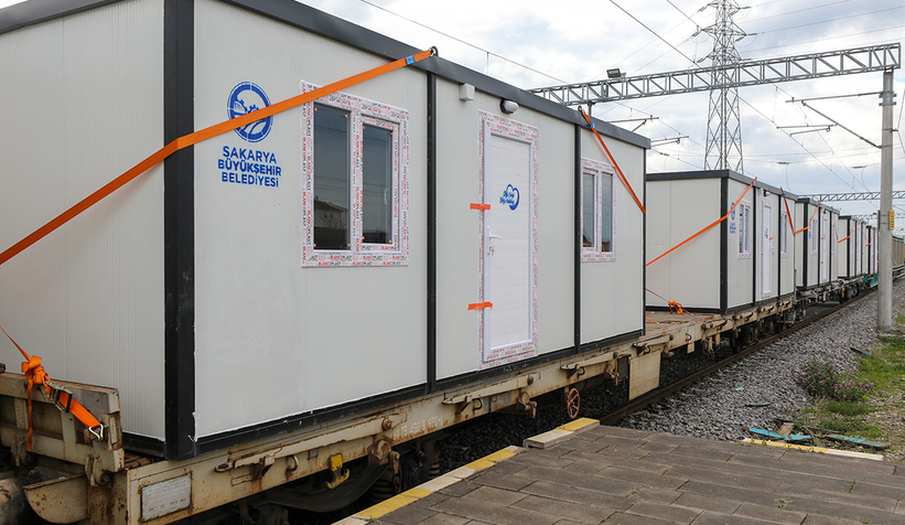 Büyükşehirin hazırladığı 250 konteyner deprem bölgesine gönderildi
