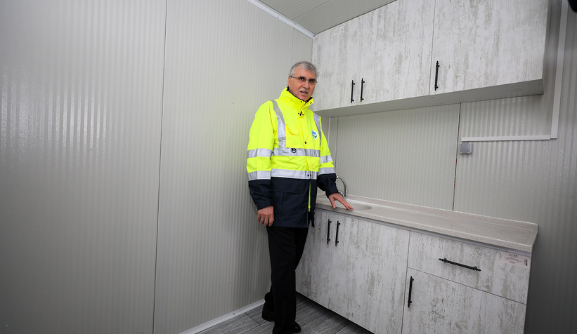 Büyükşehirin hazırladığı 250 konteyner deprem bölgesine gönderildi