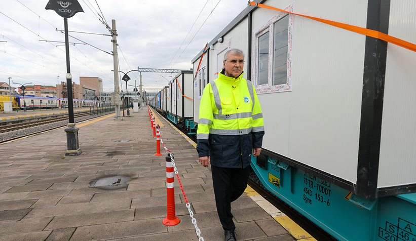 Büyükşehirin hazırladığı 250 konteyner deprem bölgesine gönderildi